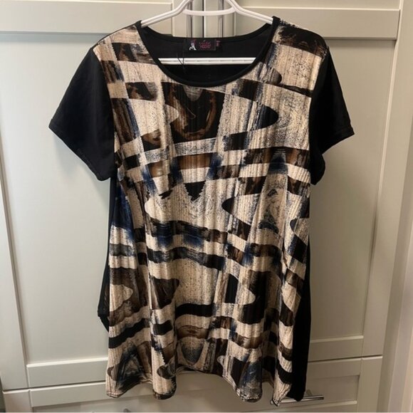 NWOT MODEL FRANCE Graphic Short Sleeve Tunic Top Tee Lightweight, Flowy O/S - Picture 1 of 8